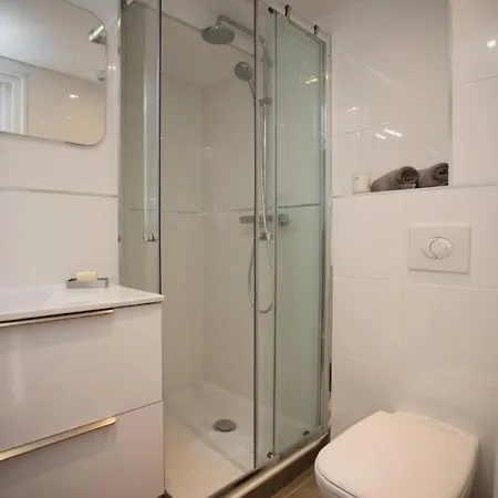 Apartman F2 Terrasse, Moderne, Hyper Centre, Clim, Ascenseur- Dubouchage *